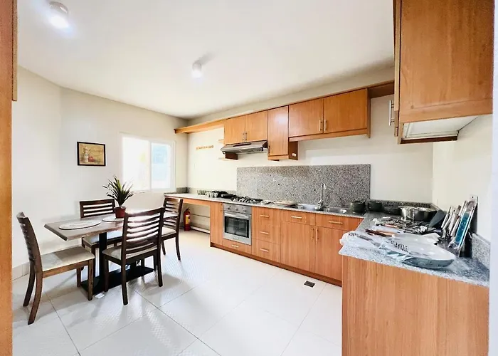 5br Townhome In Cedar Place With Parking