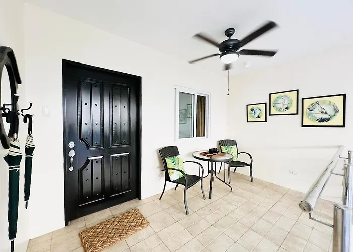 5br Townhome In Cedar Place With Parking