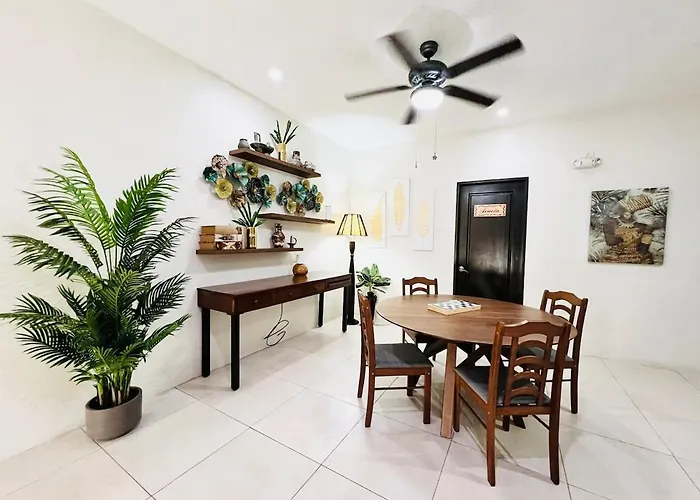 5br Townhome In Cedar Place With Parking Apartment