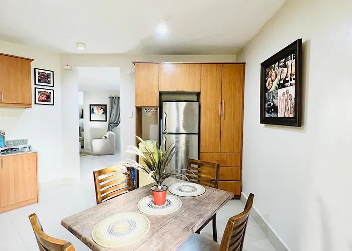 Apartment 5br Townhome In Cedar Place With Parking *