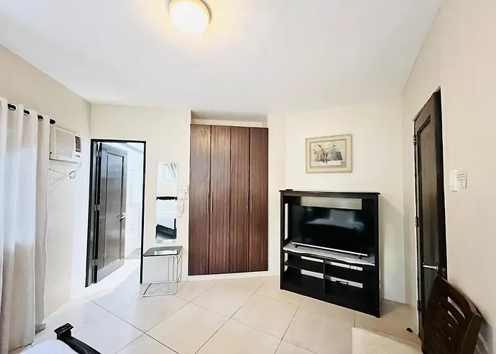 Apartment 5br Townhome In Cedar Place With Parking