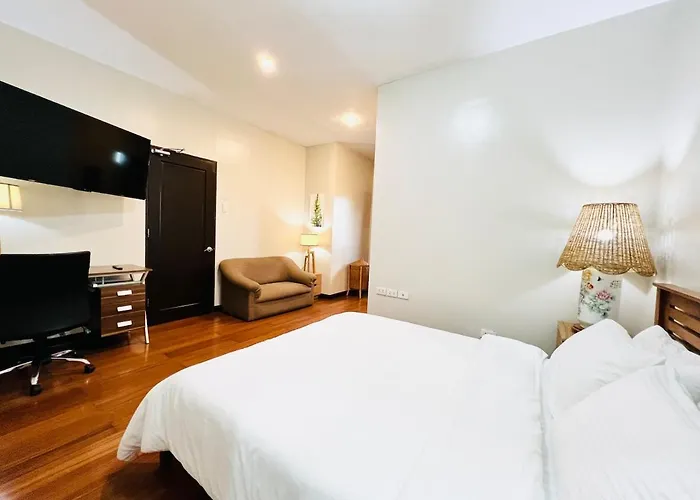 Apartment 5br Townhome In Cedar Place With Parking *